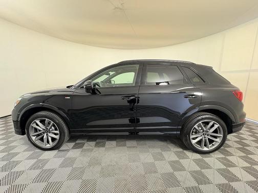 2025 Audi Q3 Premium 45 TFSI S line quattro Tiptronic