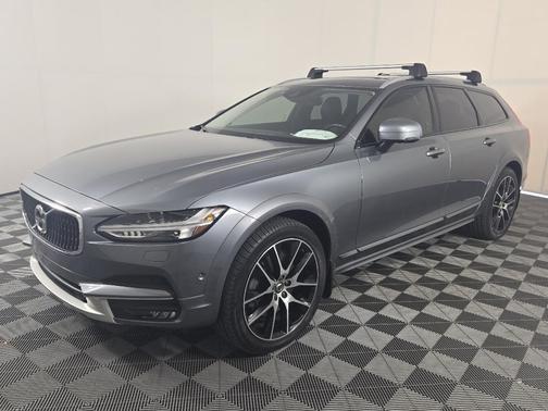 2018 Volvo V90 Cross Country T6