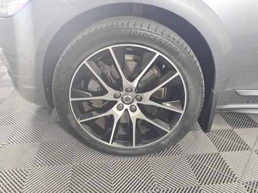 2018 Volvo V90 Cross Country T6