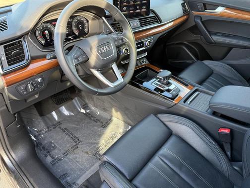 2023 Audi Q5 45 S line Prestige