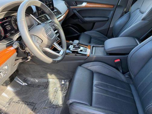 2023 Audi Q5 45 S line Prestige