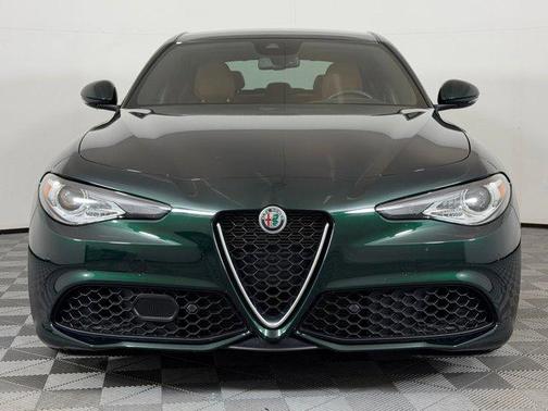Verde Visconti Metallic 2021 Alfa Romeo Giulia Ti
