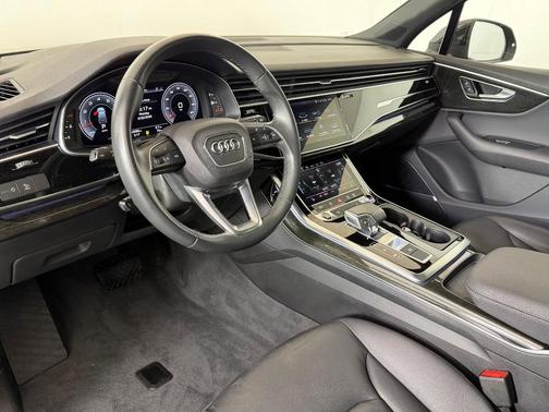 Mythos Black Metallic 2022 Audi Q7 55 Premium Plus