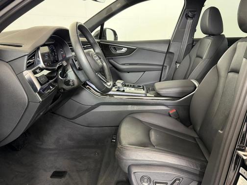 Mythos Black Metallic 2022 Audi Q7 55 Premium Plus