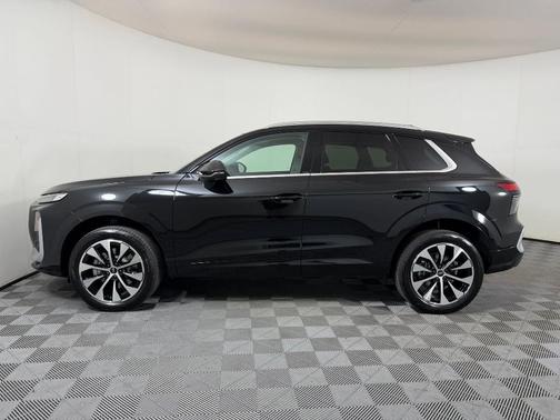 Mythos Black Metallic 2026 Audi Q3 TFSI quattro S tronic