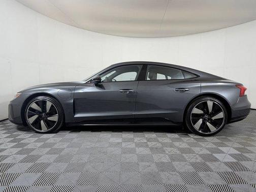 Daytona Gray Pearl Effect 2023 Audi e-tron GT Prestige quattro