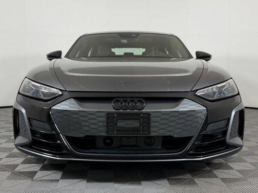 Daytona Gray Pearl Effect 2023 Audi e-tron GT Prestige quattro