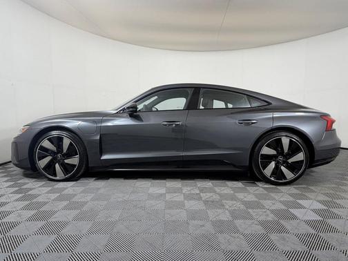 Daytona Gray Pearl Effect 2023 Audi e-tron GT Prestige quattro