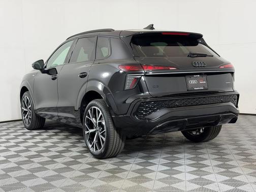 Mythos Black Metallic 2026 Audi Q3 TFSI quattro S tronic
