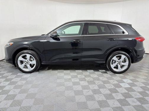 Mythos Black Metallic 2025 Audi Q5 Premium Plus TFSI quattro S tronic