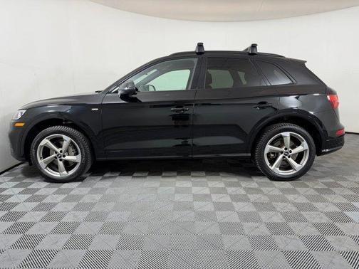Mythos Black Metallic 2020 Audi Q5 45 Titanium Premium