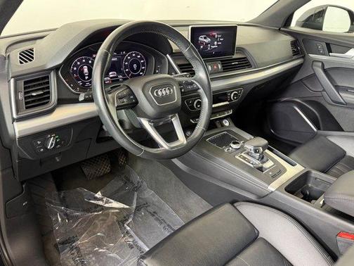 Mythos Black Metallic 2020 Audi Q5 45 Titanium Premium