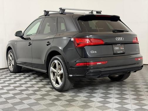 Mythos Black Metallic 2020 Audi Q5 45 Titanium Premium