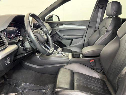 Mythos Black Metallic 2020 Audi Q5 45 Titanium Premium
