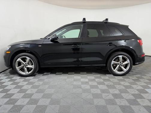 Mythos Black Metallic 2020 Audi Q5 45 Titanium Premium
