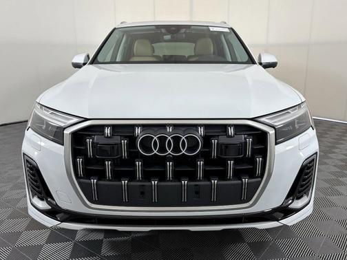 2025 Audi Q7 55 Premium