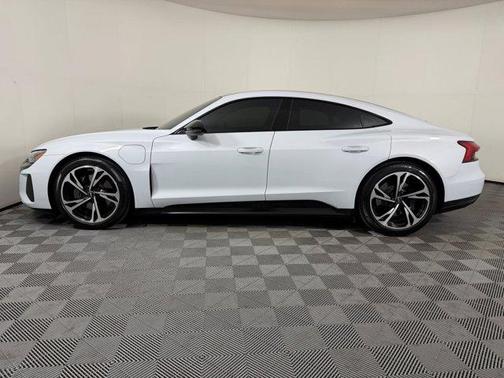 Suzuka Gray Metallic 2023 Audi e-tron GT Premium Plus quattro