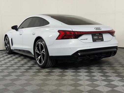 Suzuka Gray Metallic 2023 Audi e-tron GT Premium Plus quattro