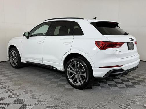 2025 Audi Q3 Premium 45 TFSI S line quattro Tiptronic