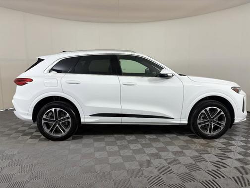 2025 Audi Q5 Premium TFSI quattro S tronic