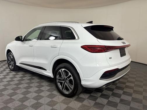 2025 Audi Q5 Premium TFSI quattro S tronic