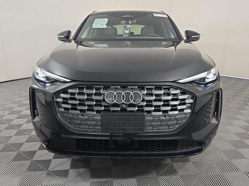 2025 Audi Q5 Premium TFSI quattro S tronic