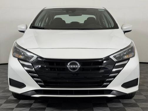 Aspen White Tricoat 2025 Nissan Versa 1.6 SV