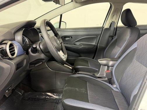 Aspen White Tricoat 2025 Nissan Versa 1.6 SV
