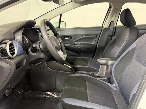 Aspen White Tricoat 2025 Nissan Versa 1.6 SV
