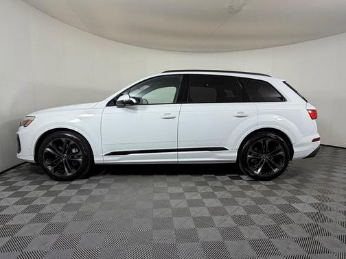 Glacier White Metallic 2025 Audi Q7 55 Premium Plus