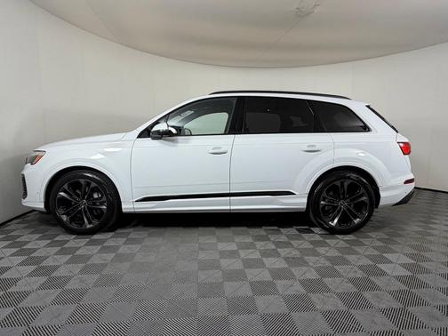 Glacier White Metallic 2025 Audi Q7 55 Premium Plus