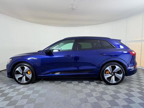 2022 Audi e-tron Premium Plus