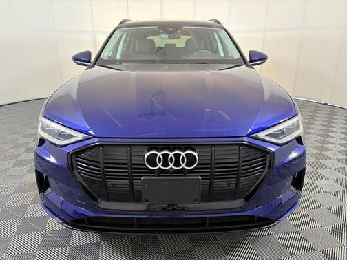 2022 Audi e-tron Premium Plus