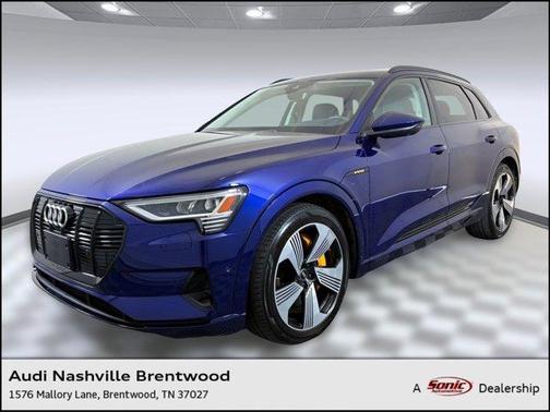 2022 Audi e-tron Premium Plus