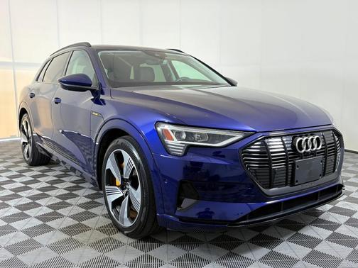 2022 Audi e-tron Premium Plus