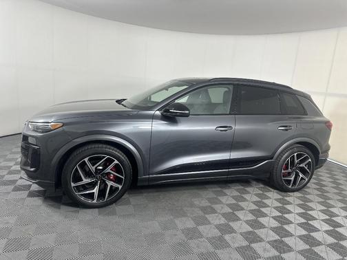 2025 Audi SQ6 e-tron Prestige quattro
