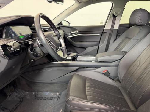 2021 Audi e-tron Premium Plus