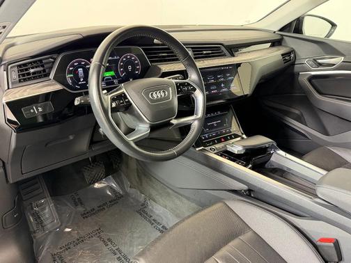 2021 Audi e-tron Premium Plus
