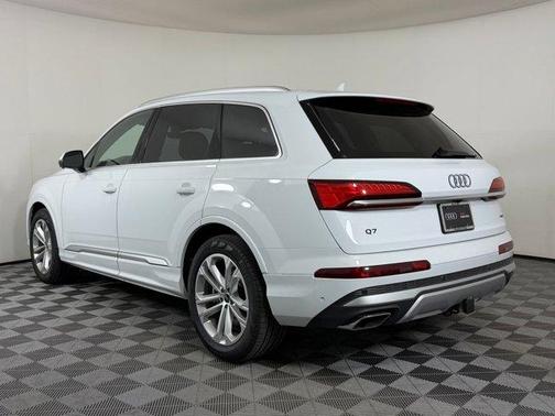 Glacier White Metallic 2026 Audi Q7 55 Premium Plus