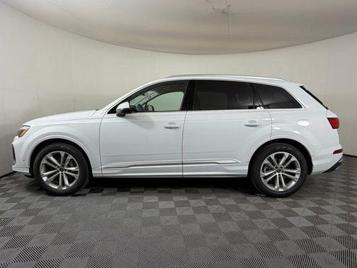 Glacier White Metallic 2026 Audi Q7 55 Premium Plus