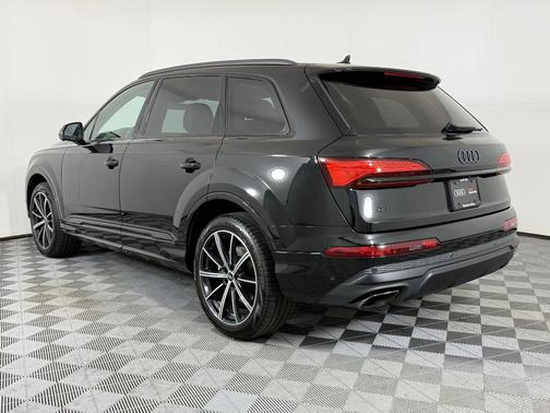 2025 Audi Q7 45 Premium Plus