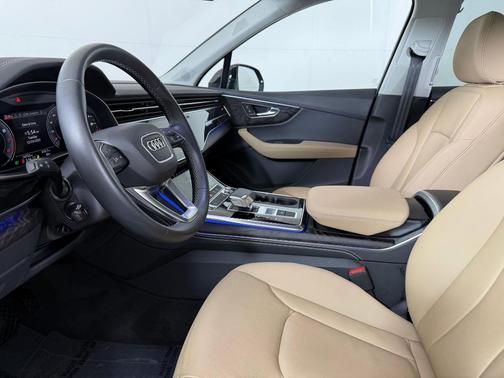 2025 Audi Q7 45 Premium Plus