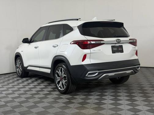 Snow White Pearl 2021 Kia Seltos SX Turbo