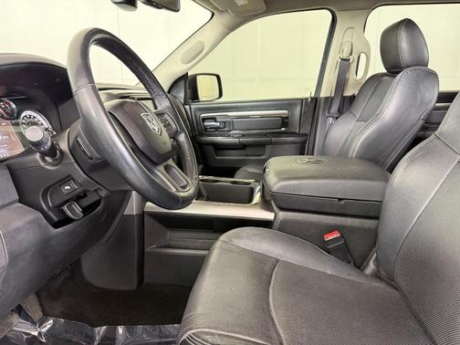 2017 RAM 1500 Night Crew Cab 4x4 5'7' Box