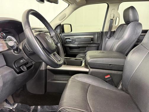 2017 RAM 1500 Night Crew Cab 4x4 5'7' Box