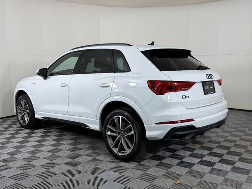 2025 Audi Q3 Premium 45 TFSI S line quattro Tiptronic