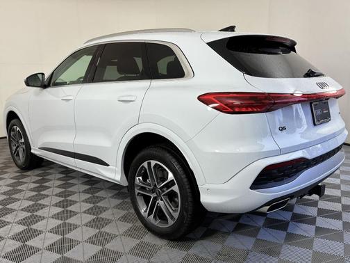 2025 Audi Q5 Premium TFSI quattro S tronic