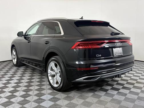 2022 Audi Q8 55 Premium Plus