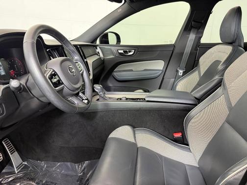 2020 Volvo XC60 T5 R-Design