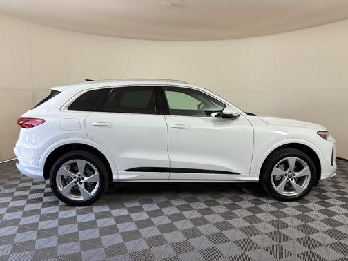 2025 Audi Q5 Premium Plus TFSI quattro S tronic